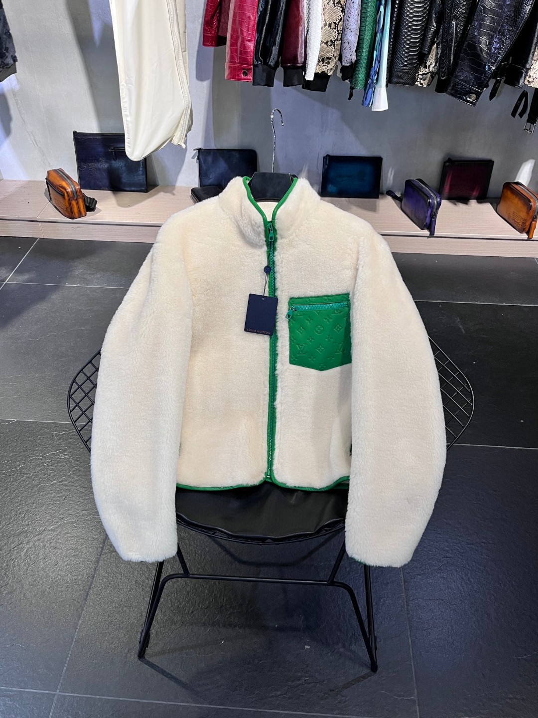 高定系列 LOUIS VUITTON 路易威登 压纹logo皮革口袋 羊毛 夹克 外套 长袖 男款 白色 1A98CT