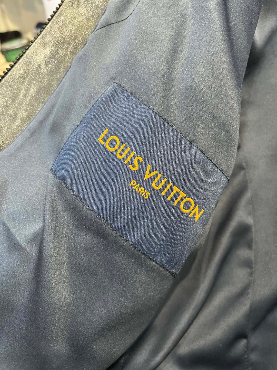 高定系列 LOUIS VUITTON 路易威登 字母logo印花 皮衣 夹克 外套 长袖 男款 黑色 1AAUZ8