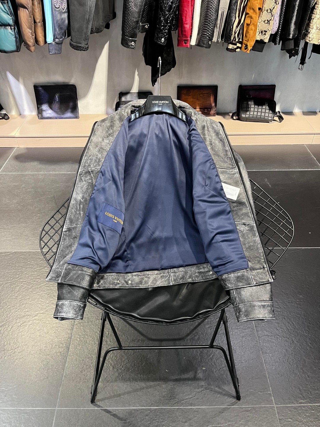 高定系列 LOUIS VUITTON 路易威登 字母logo印花 皮衣 夹克 外套 长袖 男款 黑色 1AAUZ8