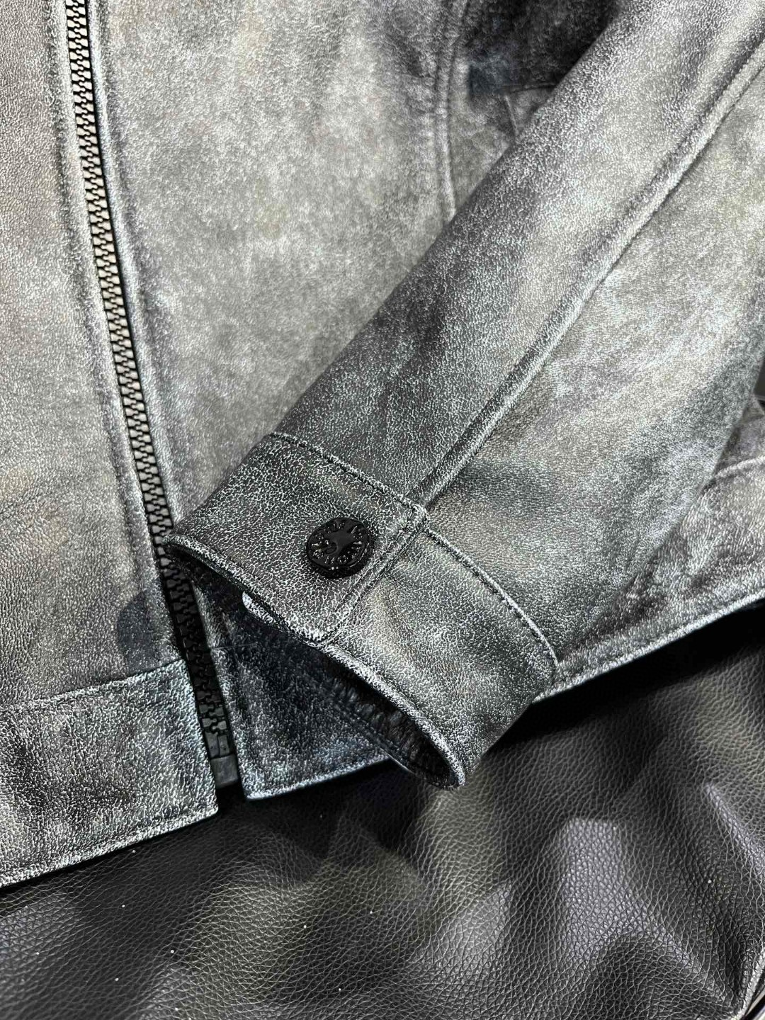 高定系列 LOUIS VUITTON 路易威登 字母logo印花 皮衣 夹克 外套 长袖 男款 黑色 1AAUZ8