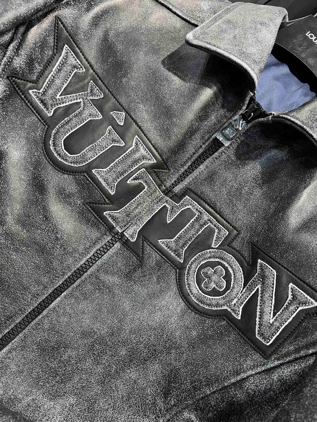 高定系列 LOUIS VUITTON 路易威登 字母logo印花 皮衣 夹克 外套 长袖 男款 黑色 1AAUZ8