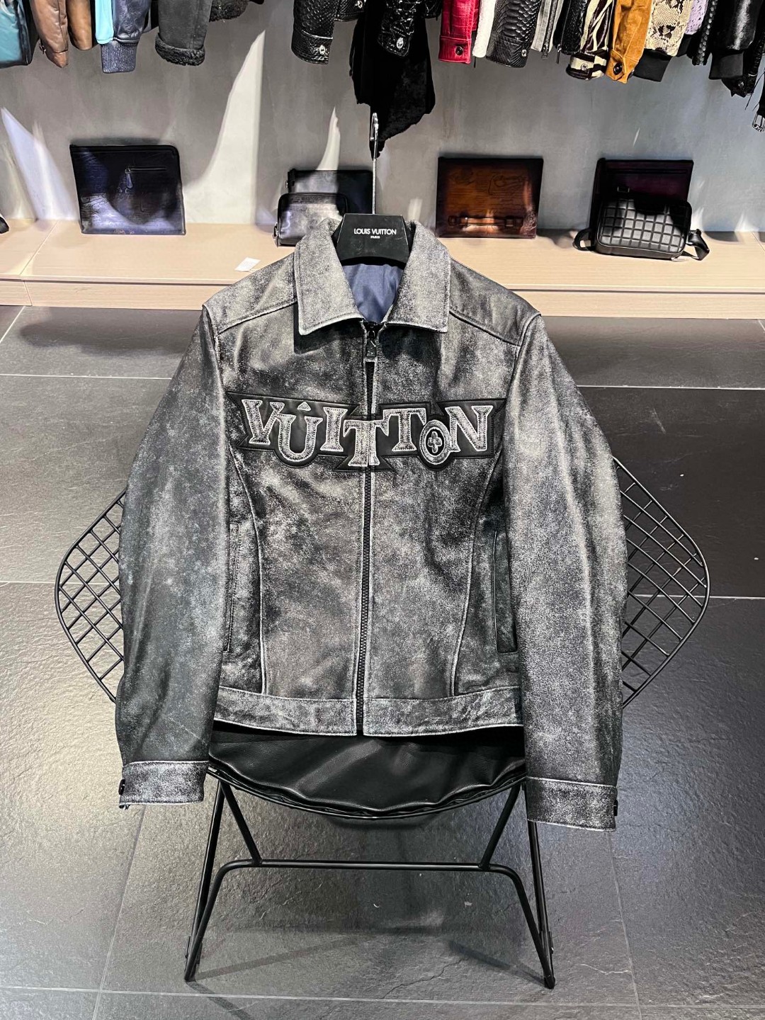高定系列 LOUIS VUITTON 路易威登 字母logo印花 皮衣 夹克 外套 长袖 男款 黑色 1AAUZ8