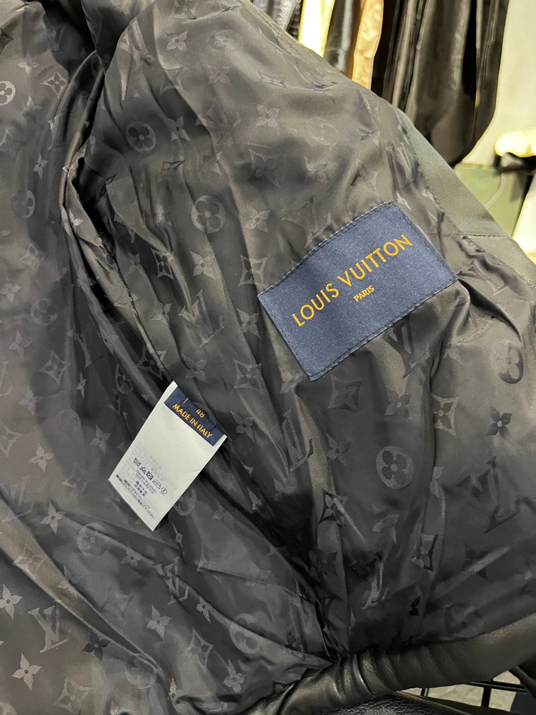 高定系列 LOUIS VUITTON 路易威登 压花logo羽绒服 保暖 外套 长袖 冬款 黑色