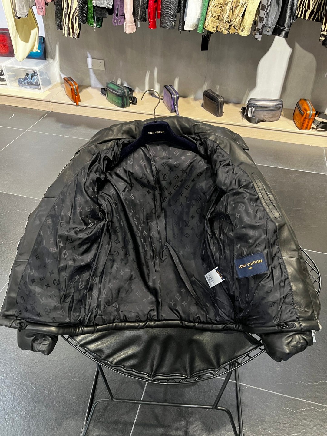 高定系列 LOUIS VUITTON 路易威登 压花logo羽绒服 保暖 外套 长袖 冬款 黑色