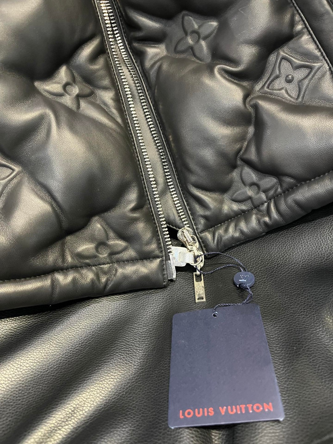 高定系列 LOUIS VUITTON 路易威登 压花logo羽绒服 保暖 外套 长袖 冬款 黑色