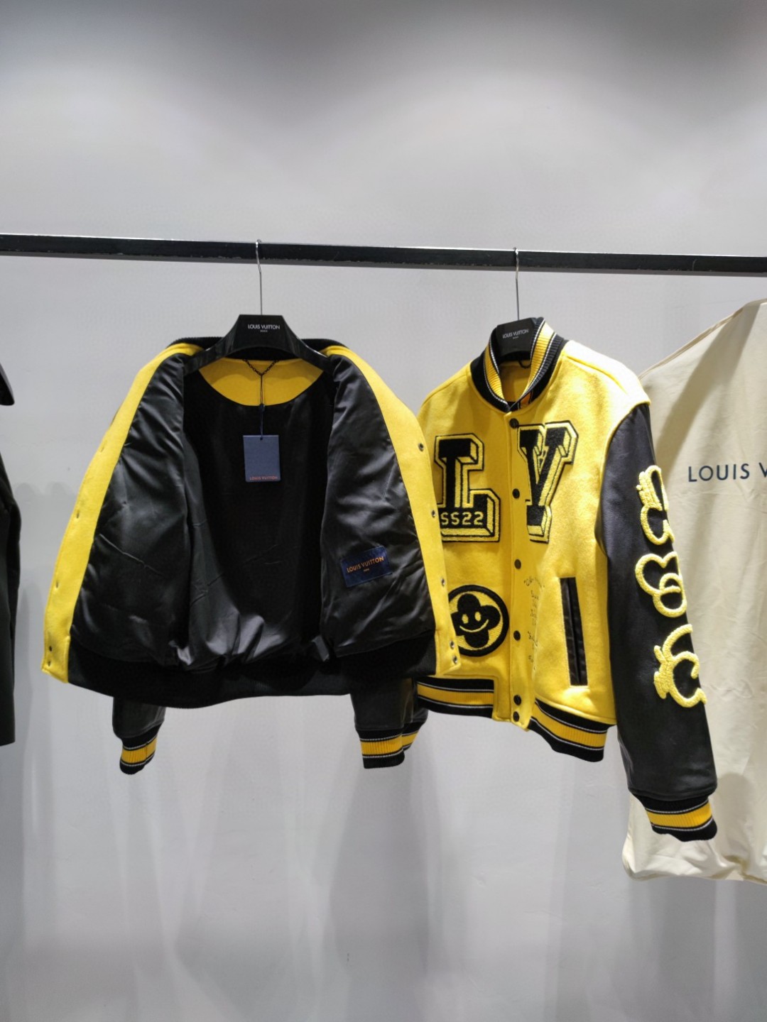 高定系列 LOUIS VUITTON 路易威登 字母Logo刺绣拼接 棒球服 夹克 皮衣 外套 长袖 男款 黄色 1A9UIU