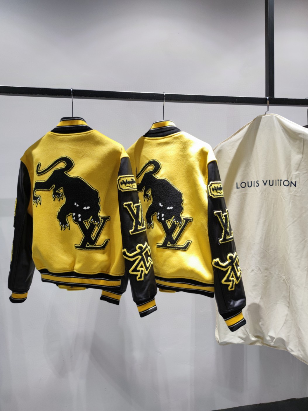 高定系列 LOUIS VUITTON 路易威登 字母Logo刺绣拼接 棒球服 夹克 皮衣 外套 长袖 男款 黄色 1A9UIU