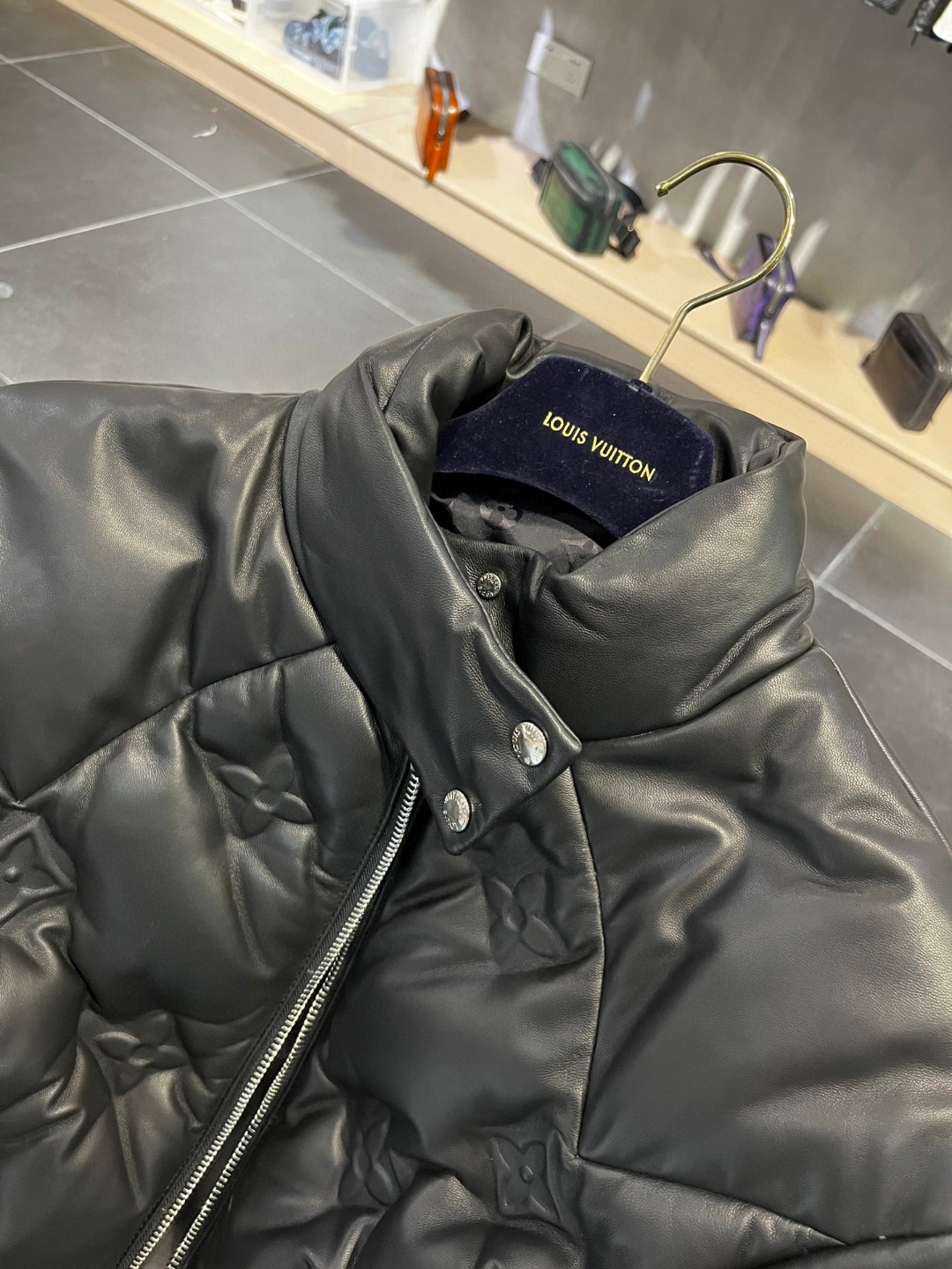 高定系列 LOUIS VUITTON 路易威登 压花logo羽绒服 保暖 外套 长袖 冬款 黑色