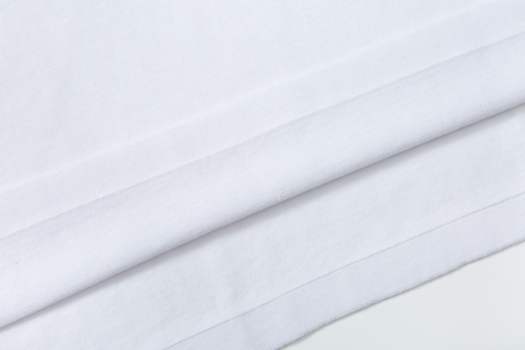 LOUIS VUITTON 路易威登 字母印花 圆领 短袖 T 恤 上衣 夏款 男女同款 白色 1ABJ8M