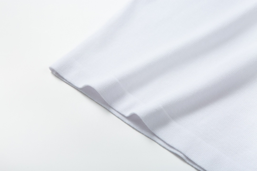 LOUIS VUITTON 路易威登 字母印花 圆领 短袖 T 恤 上衣 夏款 男女同款 白色 1ABJ8M