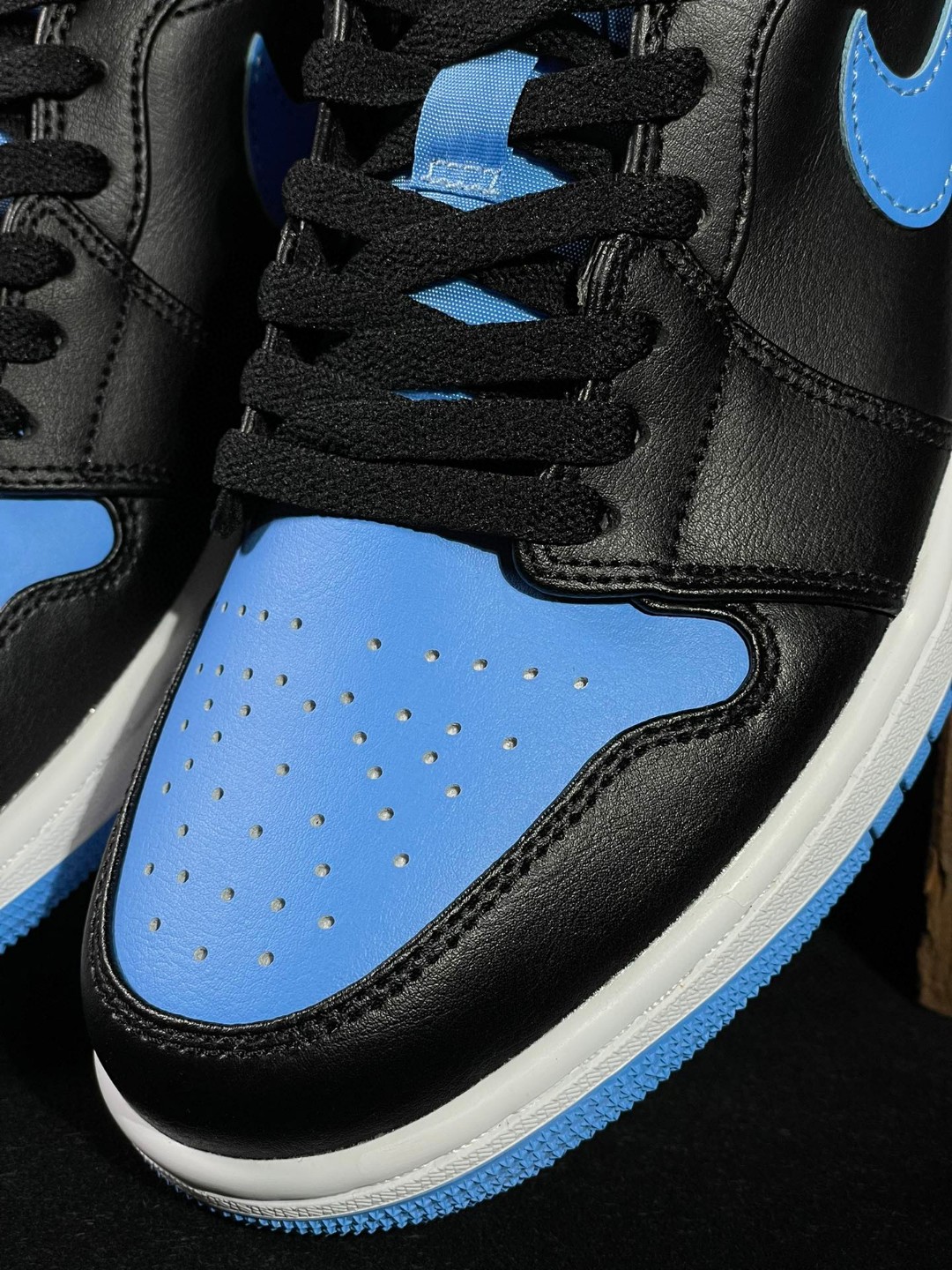 Jordan Air Jordan 1 Low University Blue 低筒 复古 轻便 板鞋 休闲鞋 波鞋 男鞋 黑蓝 553558-041