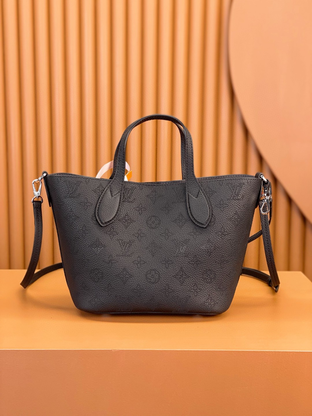 LOUIS VUITTON 路易威登 Blossom MM 品牌镂空Logo老花满印粒面小牛皮 托特包 斜挎包 单肩包 手提包 黑色 M21848