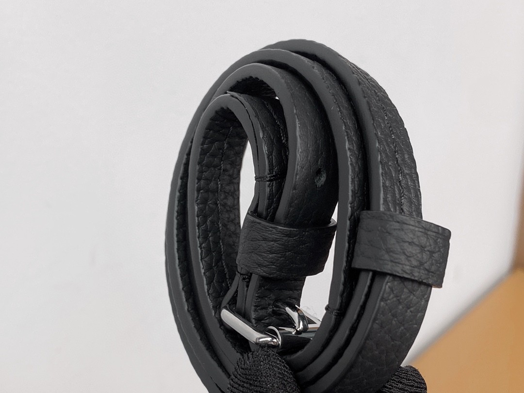 LOUIS VUITTON 路易威登 Blossom MM 品牌镂空Logo老花满印粒面小牛皮 托特包 斜挎包 单肩包 手提包 黑色 M21848