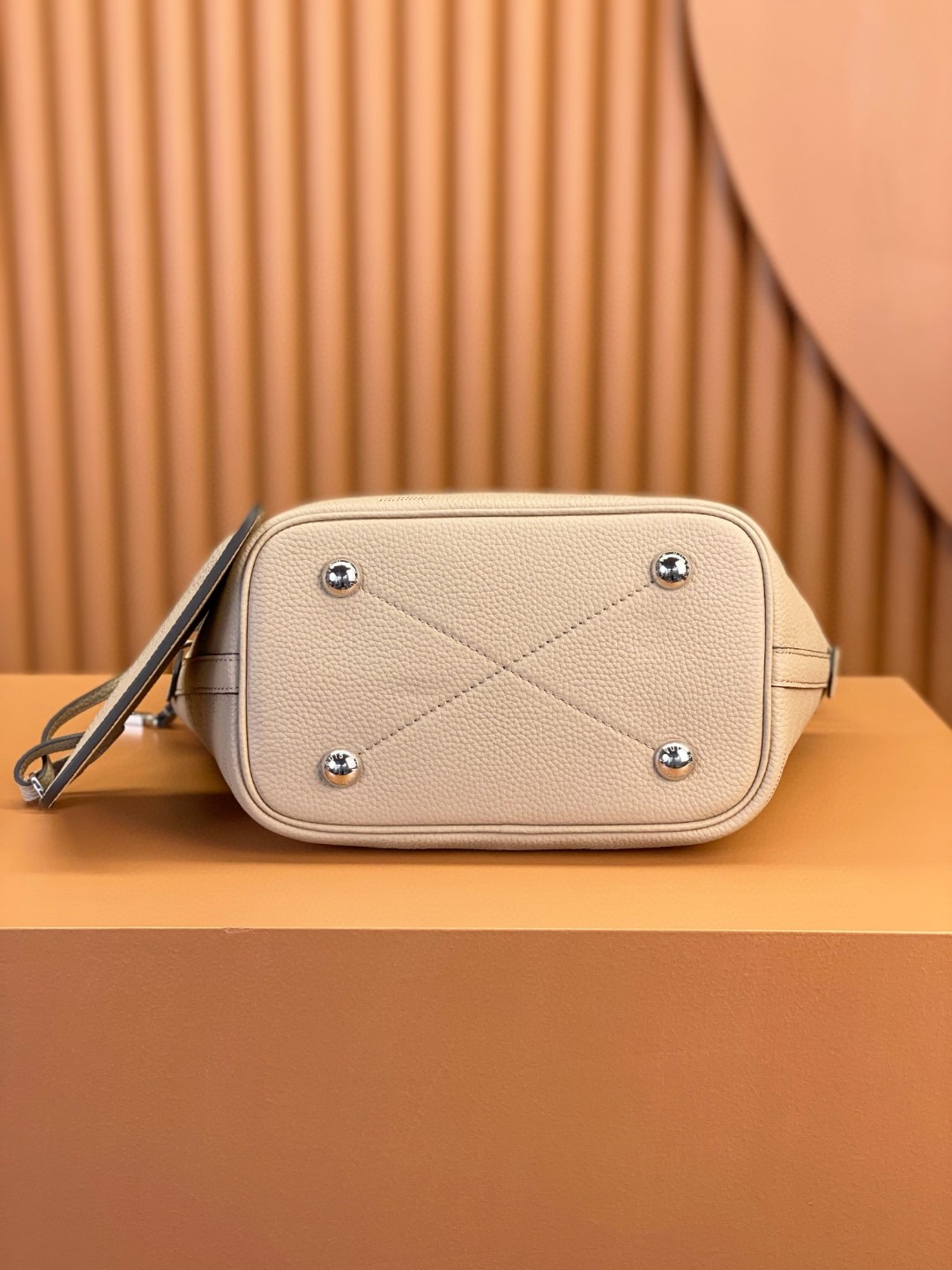 LOUIS VUITTON 路易威登 Blossom MM 品牌镂空Logo老花满印粒面小牛皮 托特包 斜挎包 单肩包 手提包 灰咖色 M21849