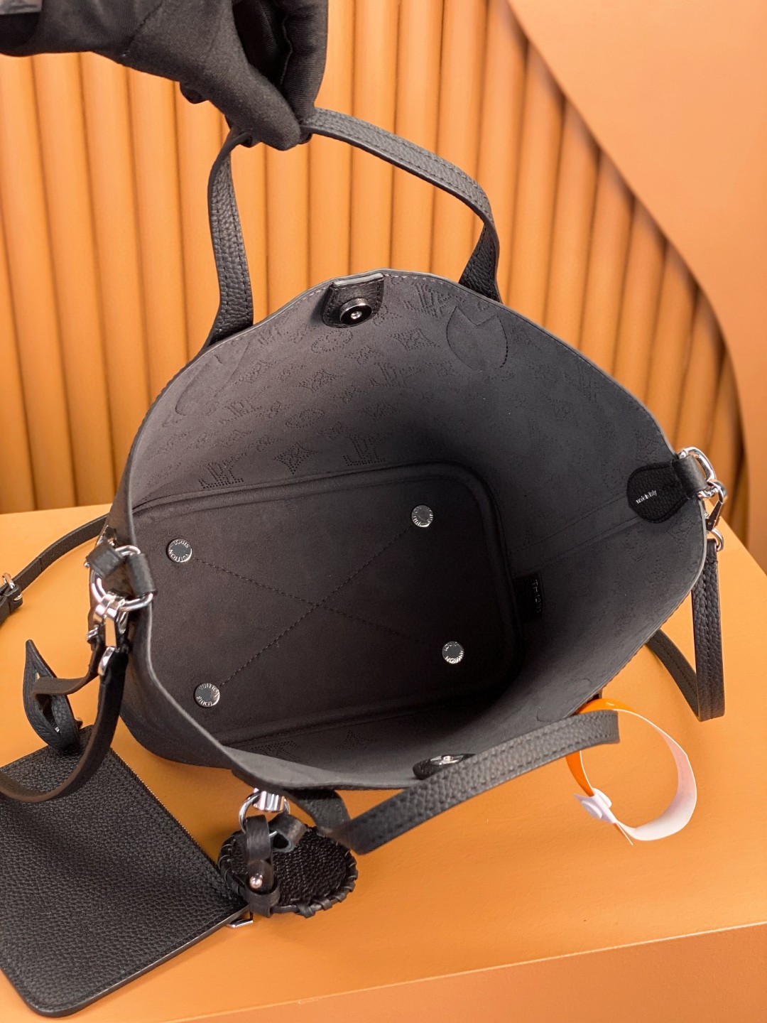 LOUIS VUITTON 路易威登 Blossom MM 品牌镂空Logo老花满印粒面小牛皮 托特包 斜挎包 单肩包 手提包 黑色 M21848