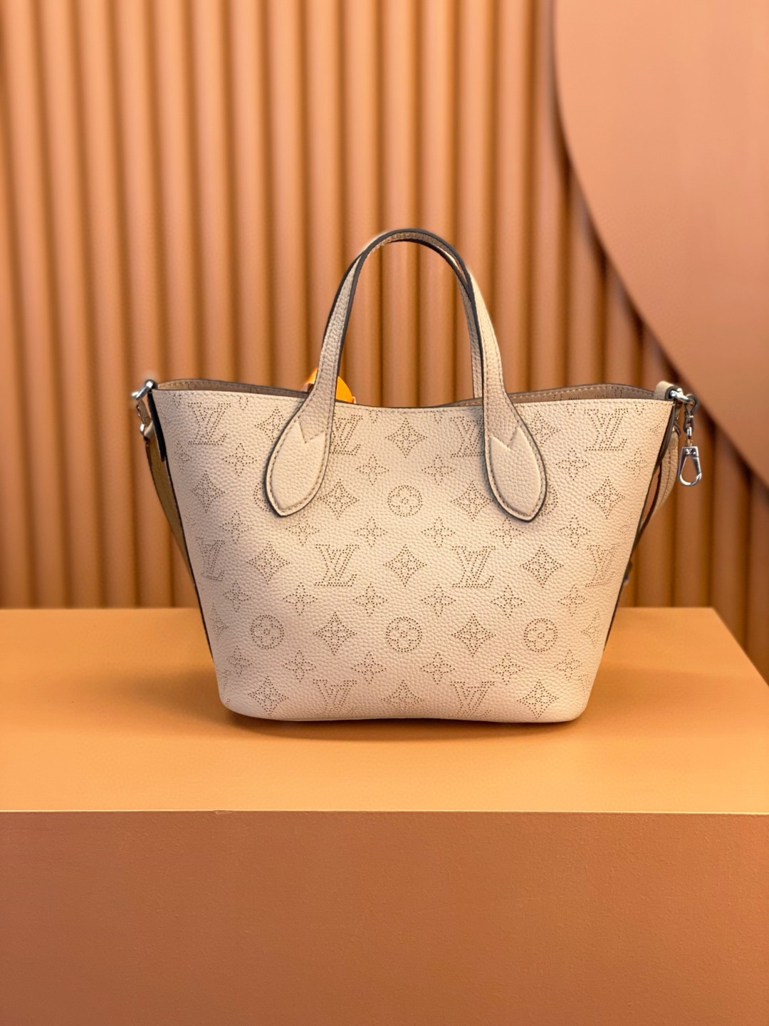 LOUIS VUITTON 路易威登 Blossom MM 品牌镂空Logo老花满印粒面小牛皮 托特包 斜挎包 单肩包 手提包 灰咖色 M21849