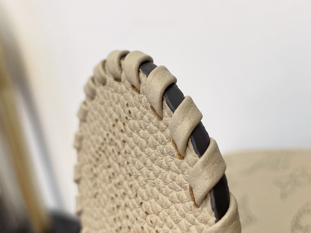 LOUIS VUITTON 路易威登 Blossom MM 品牌镂空Logo老花满印粒面小牛皮 托特包 斜挎包 单肩包 手提包 灰咖色 M21849