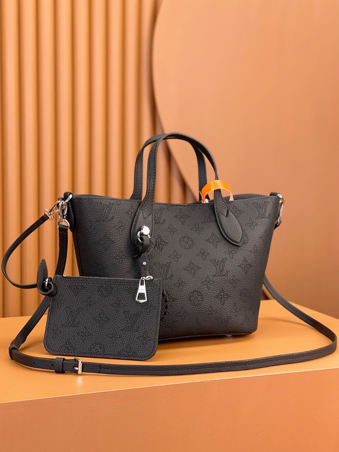 LOUIS VUITTON 路易威登 Blossom MM 品牌镂空Logo老花满印粒面小牛皮 托特包 斜挎包 单肩包 手提包 黑色 M21848