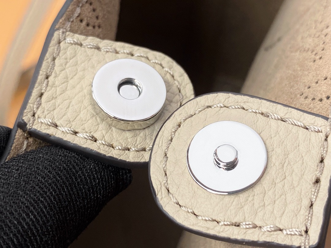 LOUIS VUITTON 路易威登 Blossom MM 品牌镂空Logo老花满印粒面小牛皮 托特包 斜挎包 单肩包 手提包 灰咖色 M21849