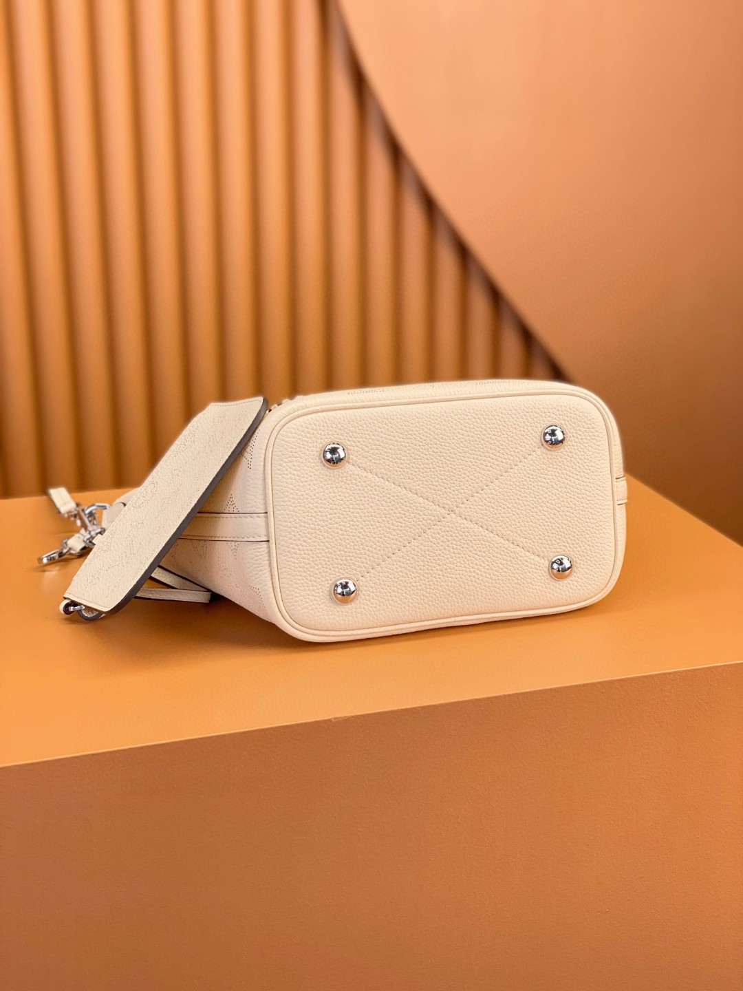 LOUIS VUITTON 路易威登 Blossom MM 品牌镂空Logo老花满印粒面小牛皮 托特包 斜挎包 单肩包 手提包 米白色 M21909