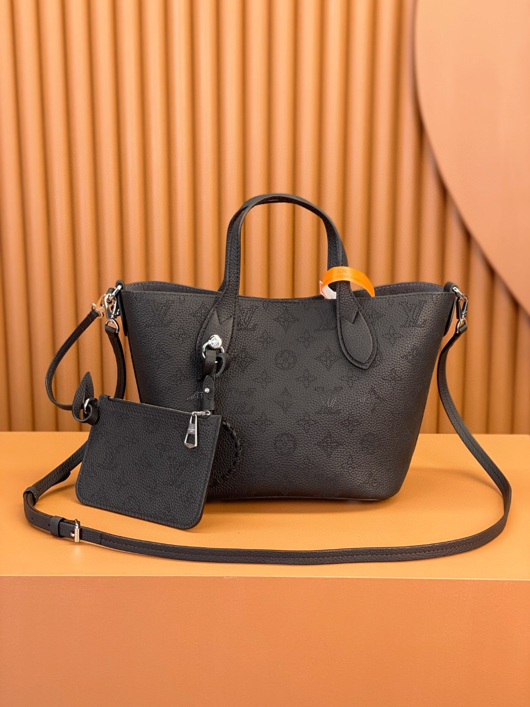 LOUIS VUITTON 路易威登 Blossom MM 品牌镂空Logo老花满印粒面小牛皮 托特包 斜挎包 单肩包 手提包 黑色 M21848