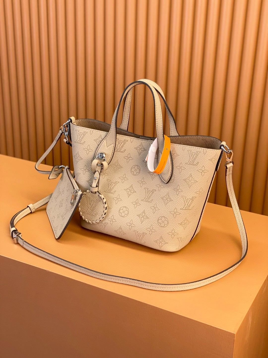 LOUIS VUITTON 路易威登 Blossom MM 品牌镂空Logo老花满印粒面小牛皮 托特包 斜挎包 单肩包 手提包 灰咖色 M21849