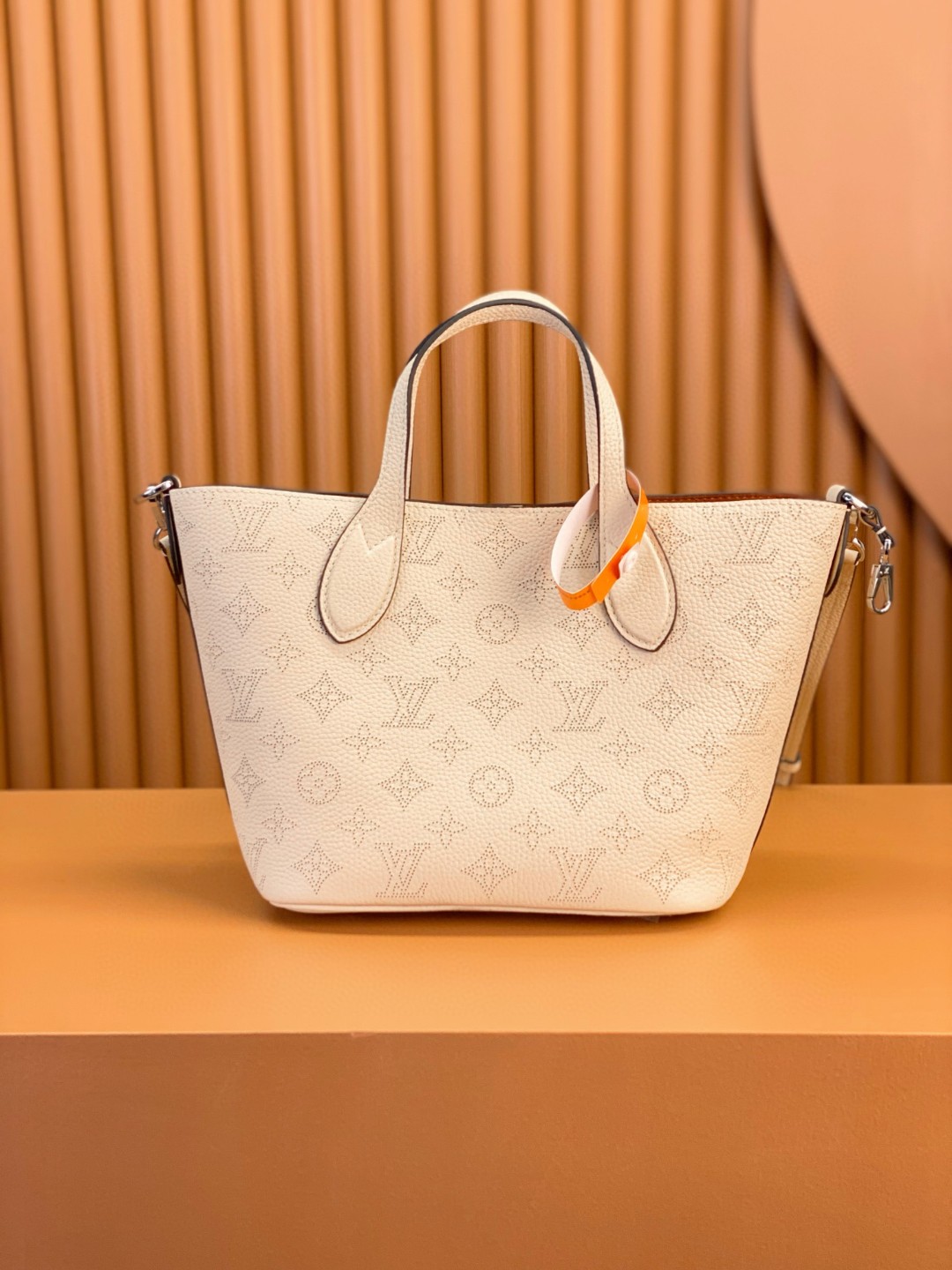LOUIS VUITTON 路易威登 Blossom MM 品牌镂空Logo老花满印粒面小牛皮 托特包 斜挎包 单肩包 手提包 米白色 M21909