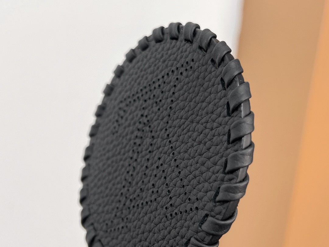 LOUIS VUITTON 路易威登 Blossom MM 品牌镂空Logo老花满印粒面小牛皮 托特包 斜挎包 单肩包 手提包 黑色 M21851