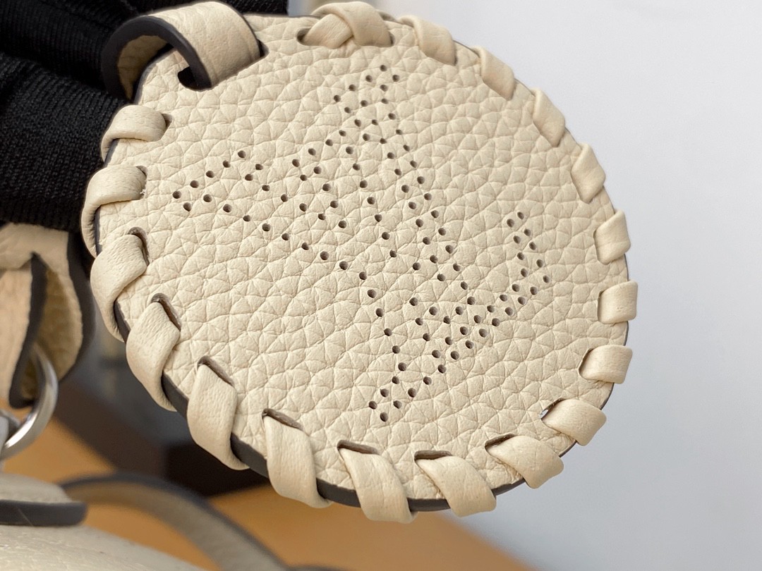 LOUIS VUITTON 路易威登 Blossom MM 品牌镂空Logo老花满印粒面小牛皮 托特包 斜挎包 单肩包 手提包 米白色 M21909