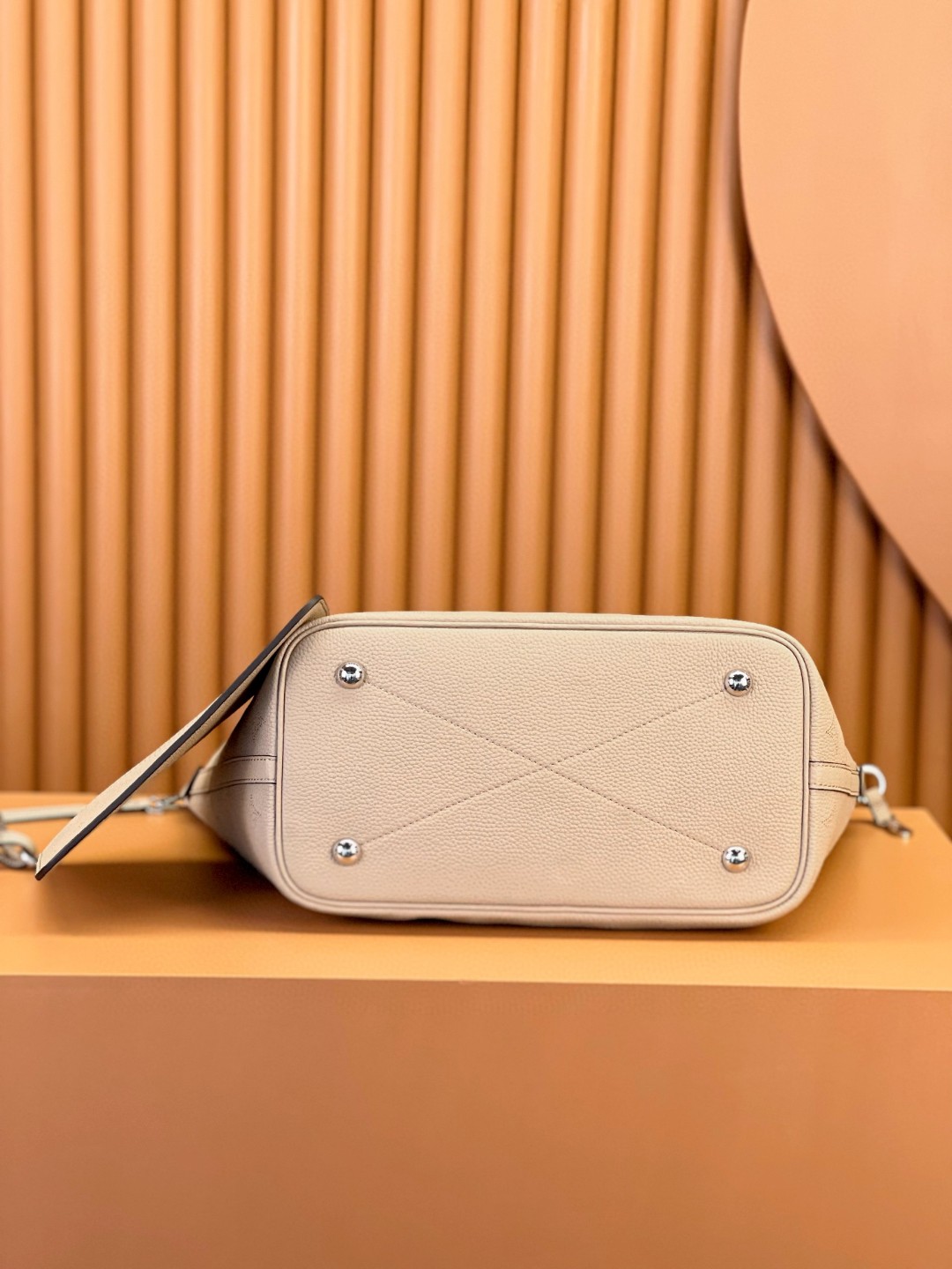 LOUIS VUITTON 路易威登 Blossom MM 品牌镂空Logo老花满印粒面小牛皮 托特包 斜挎包 单肩包 手提包 米白色