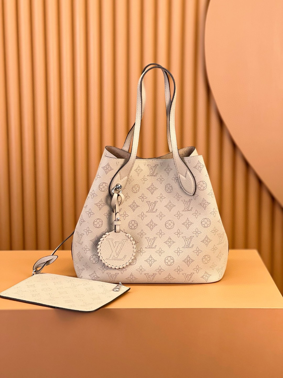 LOUIS VUITTON 路易威登 Blossom MM 品牌镂空Logo老花满印粒面小牛皮 托特包 斜挎包 单肩包 手提包 米白色