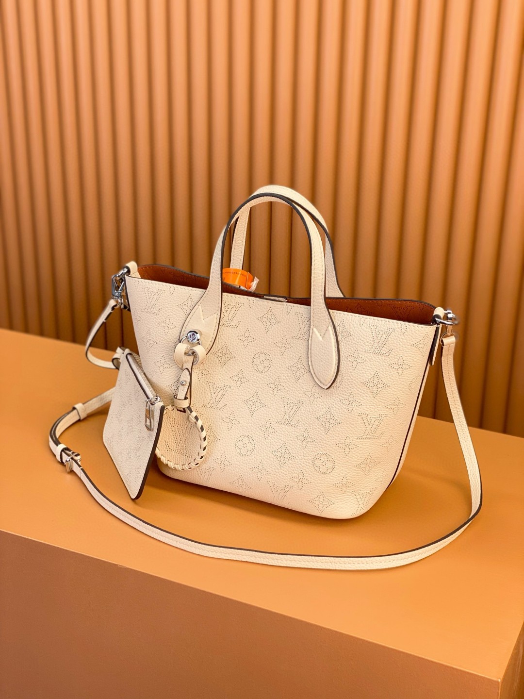 LOUIS VUITTON 路易威登 Blossom MM 品牌镂空Logo老花满印粒面小牛皮 托特包 斜挎包 单肩包 手提包 米白色 M21909