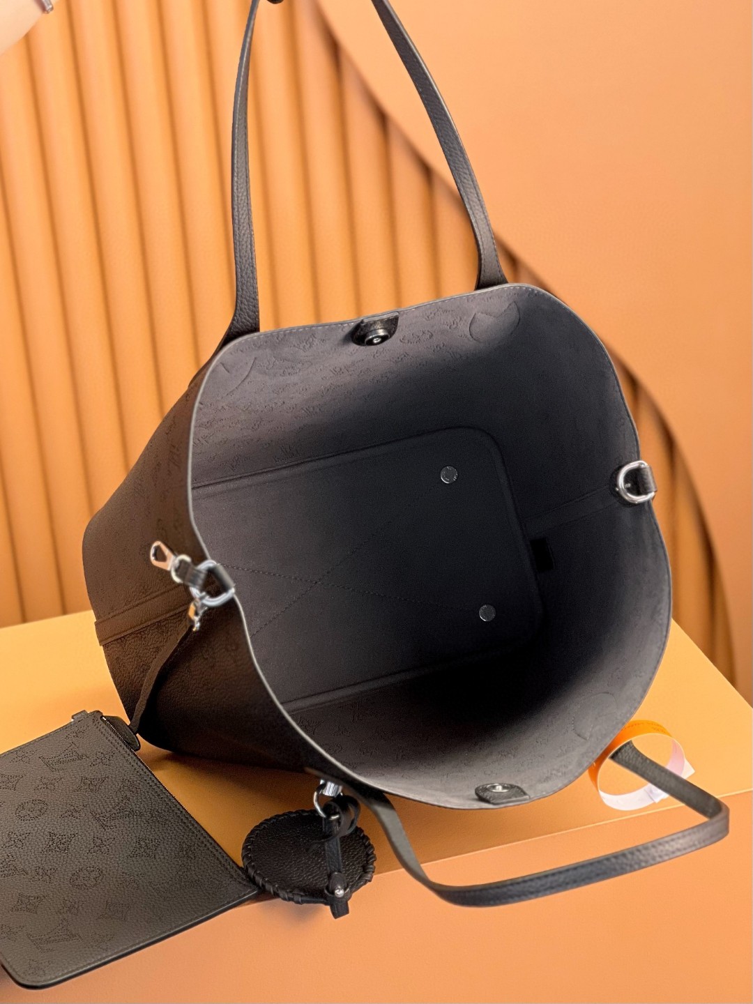 LOUIS VUITTON 路易威登 Blossom MM 品牌镂空Logo老花满印粒面小牛皮 托特包 斜挎包 单肩包 手提包 黑色 M21851