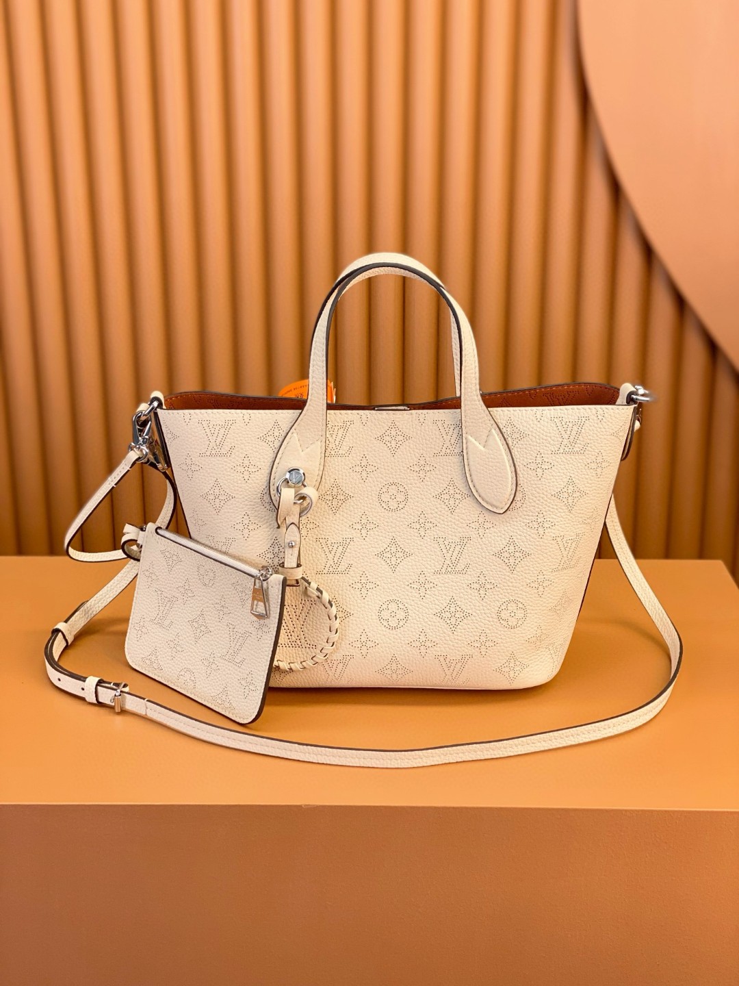 LOUIS VUITTON 路易威登 Blossom MM 品牌镂空Logo老花满印粒面小牛皮 托特包 斜挎包 单肩包 手提包 米白色 M21909