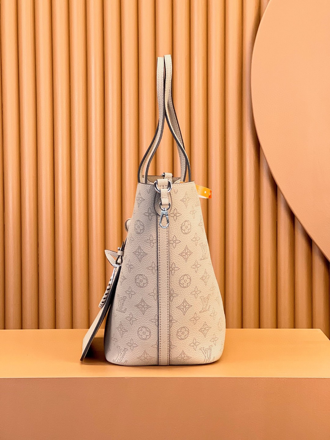 LOUIS VUITTON 路易威登 Blossom MM 品牌镂空Logo老花满印粒面小牛皮 托特包 斜挎包 单肩包 手提包 米白色