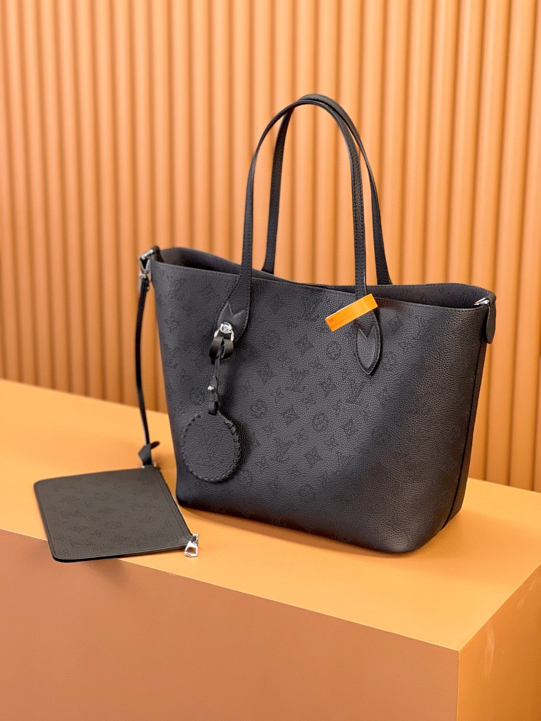 LOUIS VUITTON 路易威登 Blossom MM 品牌镂空Logo老花满印粒面小牛皮 托特包 斜挎包 单肩包 手提包 黑色 M21851