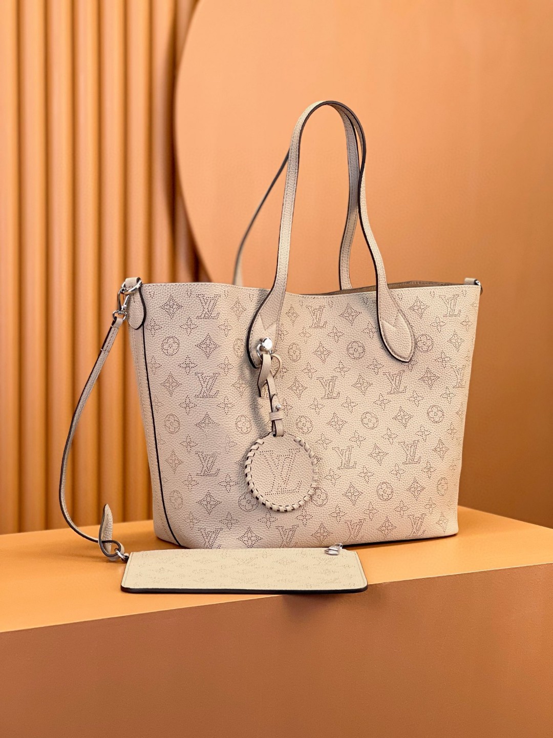 LOUIS VUITTON 路易威登 Blossom MM 品牌镂空Logo老花满印粒面小牛皮 托特包 斜挎包 单肩包 手提包 米白色