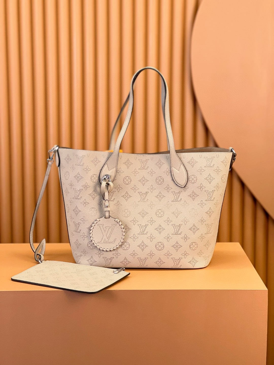 LOUIS VUITTON 路易威登 Blossom MM 品牌镂空Logo老花满印粒面小牛皮 托特包 斜挎包 单肩包 手提包 米白色