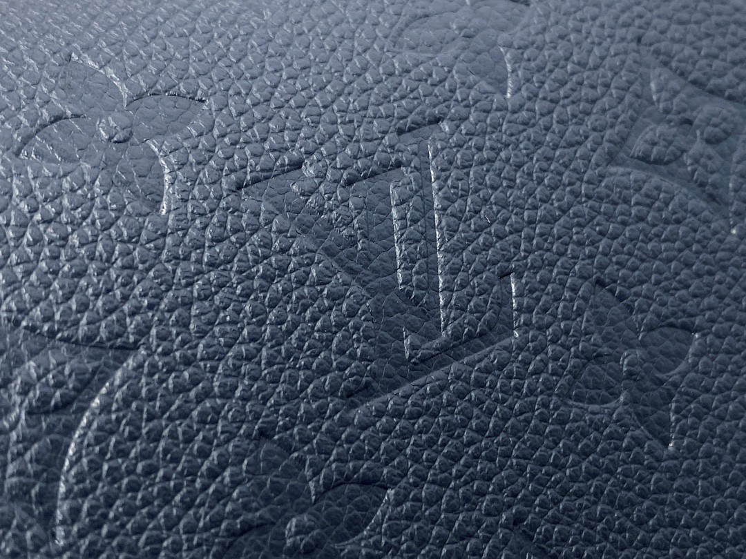 LOUIS VUITTON 路易威登 Pochette Metis 时尚老花压印牛皮 邮差包 斜挎包 单肩包 手提包 深蓝拼红色 M44071