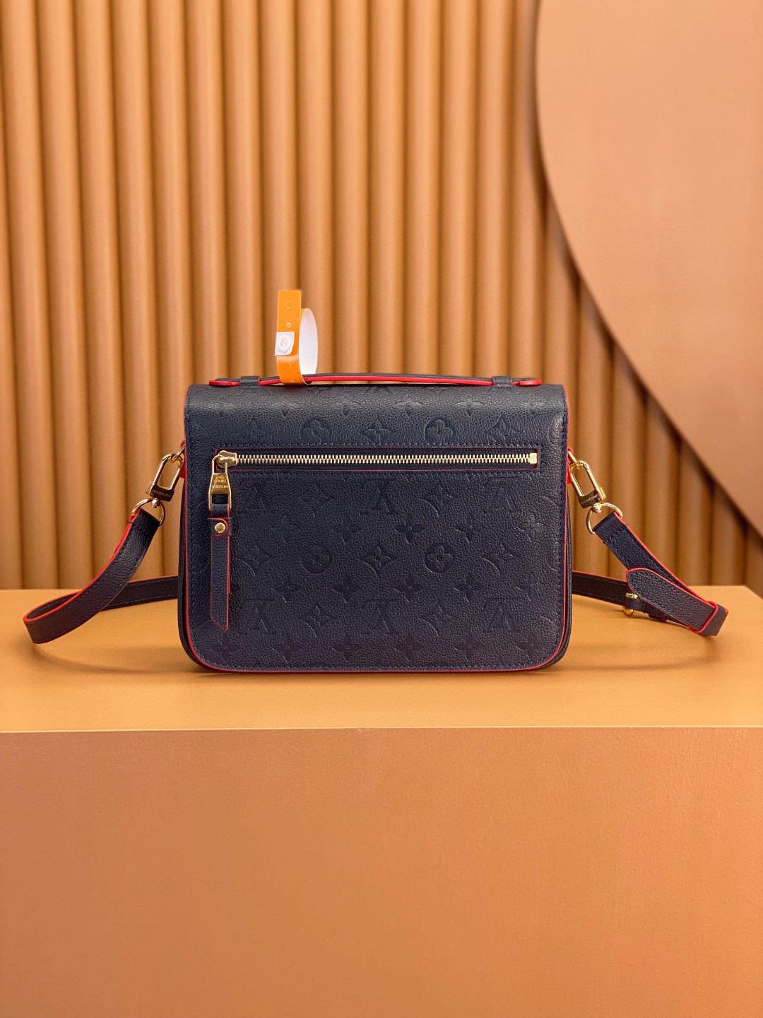 LOUIS VUITTON 路易威登 Pochette Metis 时尚老花压印牛皮 邮差包 斜挎包 单肩包 手提包 深蓝拼红色 M44071