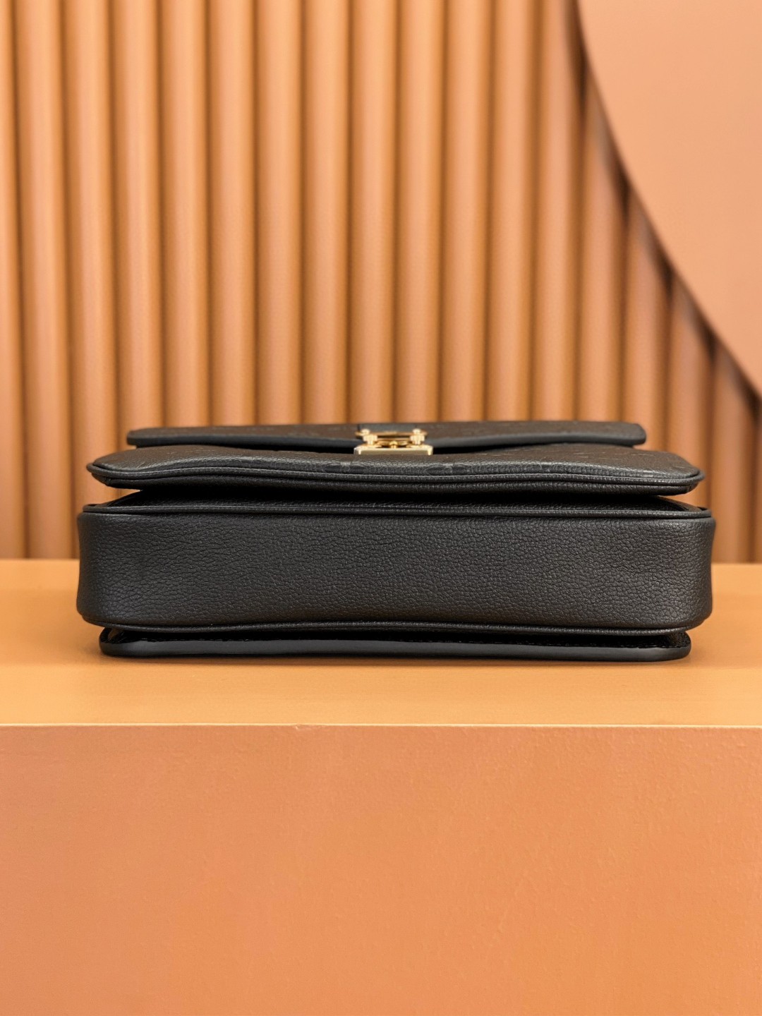 LOUIS VUITTON 路易威登 Pochette Metis 时尚老花压印牛皮 斜挎包 单肩包 手提包 黑色 M41487