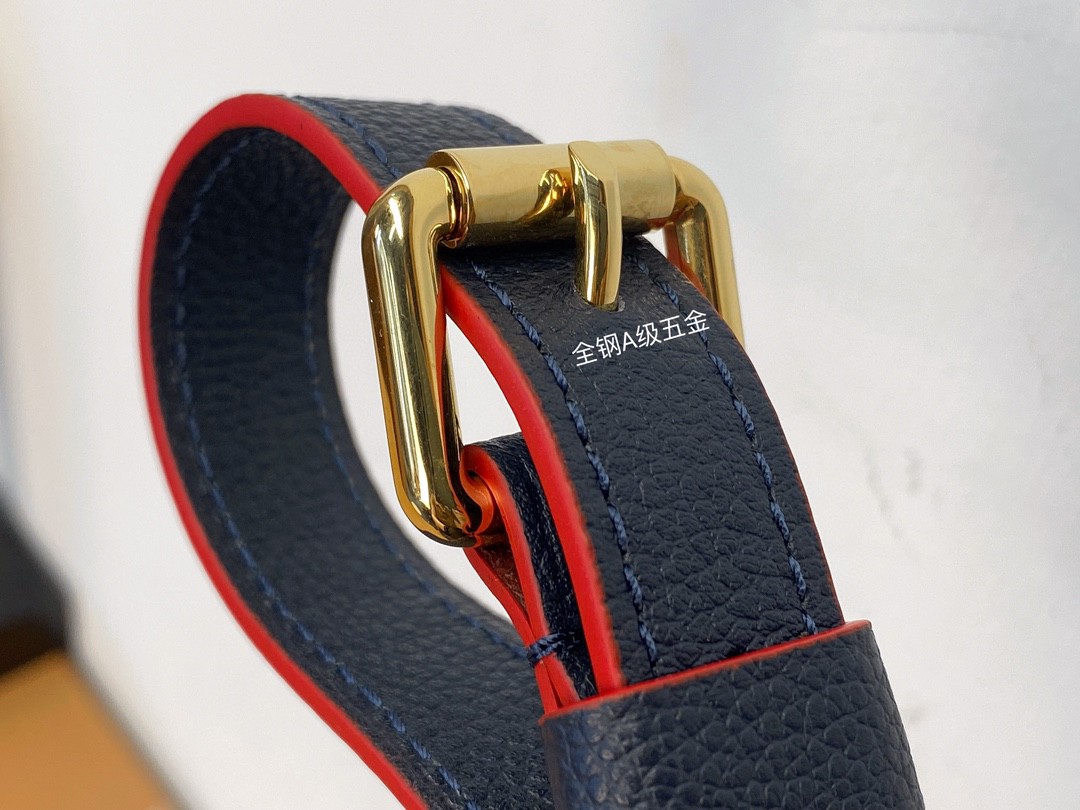 LOUIS VUITTON 路易威登 Pochette Metis 时尚老花压印牛皮 邮差包 斜挎包 单肩包 手提包 深蓝拼红色 M44071