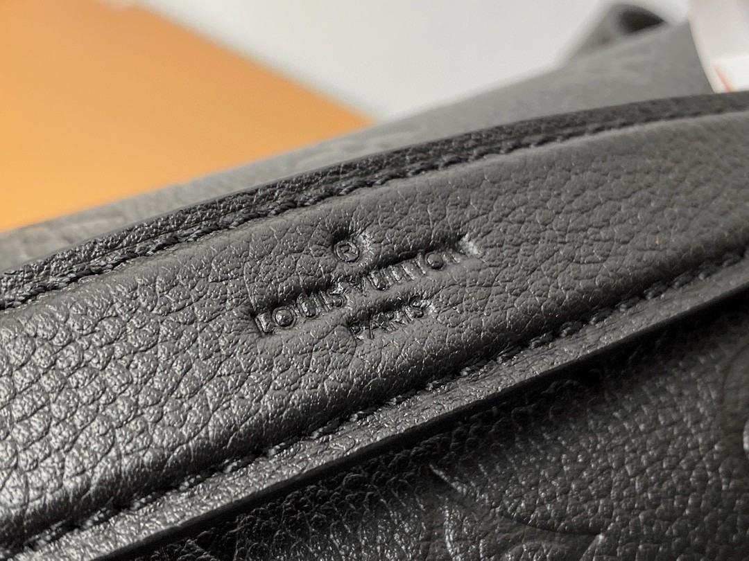 LOUIS VUITTON 路易威登 Pochette Metis 时尚老花压印牛皮 斜挎包 单肩包 手提包 黑色 M41487