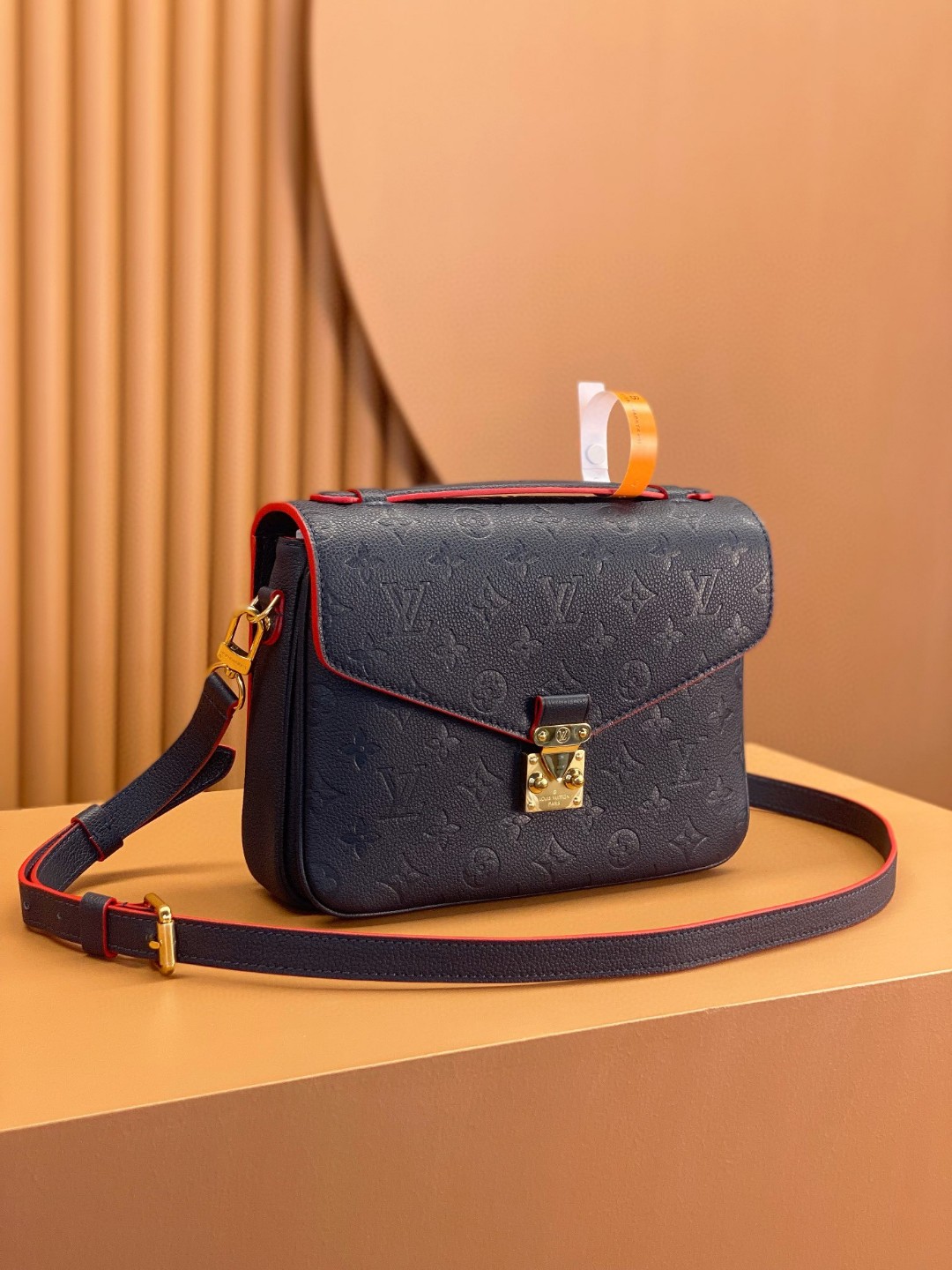 LOUIS VUITTON 路易威登 Pochette Metis 时尚老花压印牛皮 邮差包 斜挎包 单肩包 手提包 深蓝拼红色 M44071