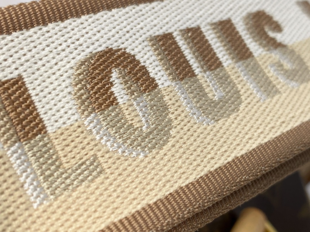 LOUIS VUITTON 路易威登 SpeedyBandoulière 20 经典老花满印刺绣Logo肩带帆布拼皮 斜挎包 单肩包 手提包 棕色 M46222