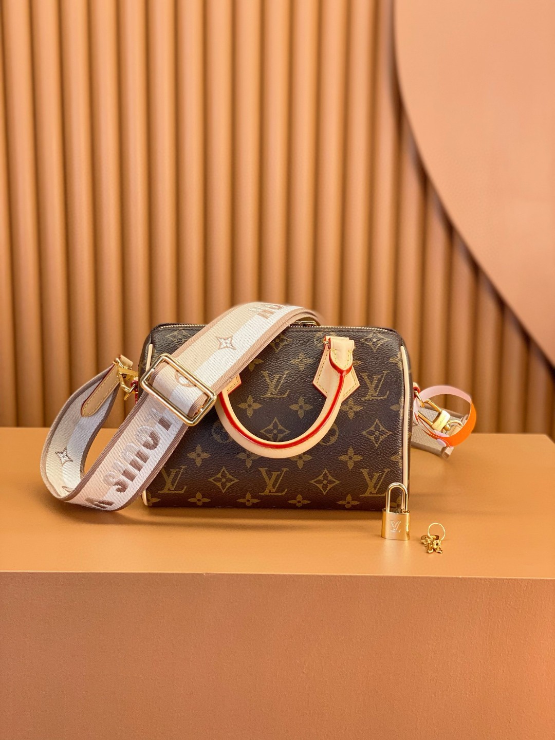 LOUIS VUITTON 路易威登 SpeedyBandoulière 20 经典老花满印刺绣Logo肩带帆布拼皮 斜挎包 单肩包 手提包 棕色 M46222