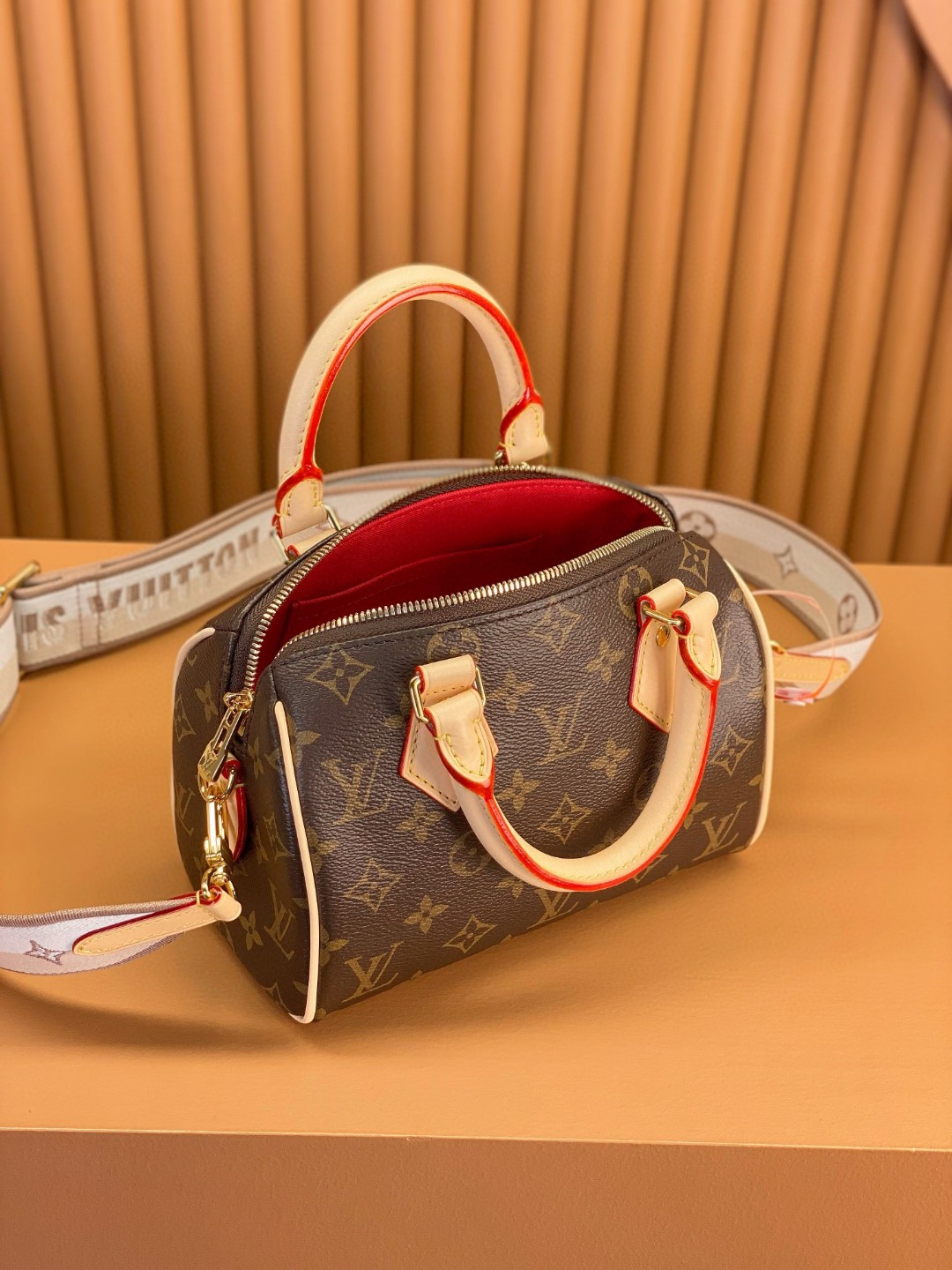 LOUIS VUITTON 路易威登 SpeedyBandoulière 20 经典老花满印刺绣Logo肩带帆布拼皮 斜挎包 单肩包 手提包 棕色 M46222