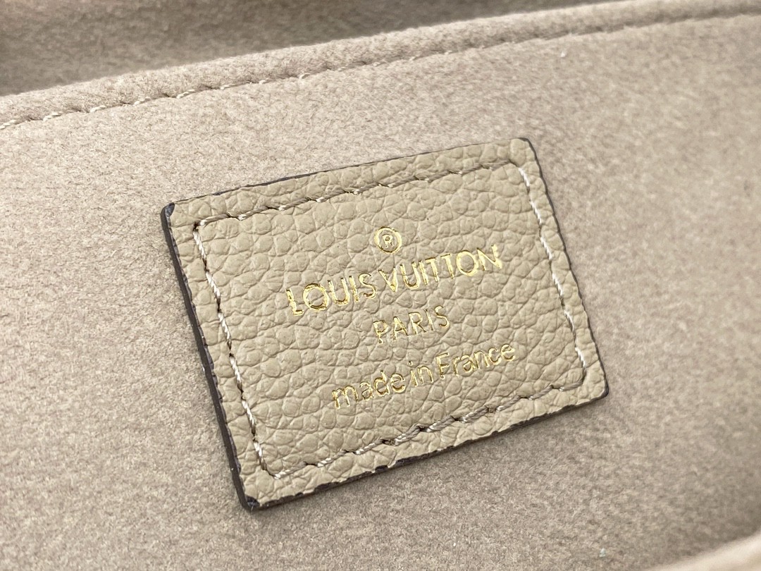 LOUIS VUITTON 路易威登 Favorite 超大老花图案压纹软粒面牛皮 腋下包 斜挎包 单肩包 手提包 大象灰 M45836