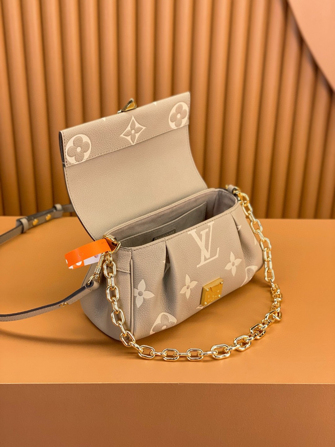 LOUIS VUITTON 路易威登 Favorite 超大老花图案压纹软粒面牛皮 腋下包 斜挎包 单肩包 手提包 大象灰 M45836