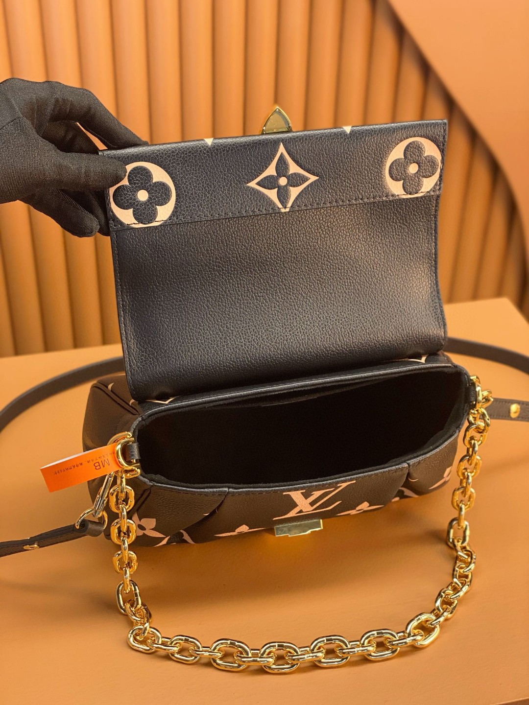 LOUIS VUITTON 路易威登 Favorite 超大老花图案压纹软粒面牛皮 腋下包 斜挎包 单肩包 手提包 黑色 M45859